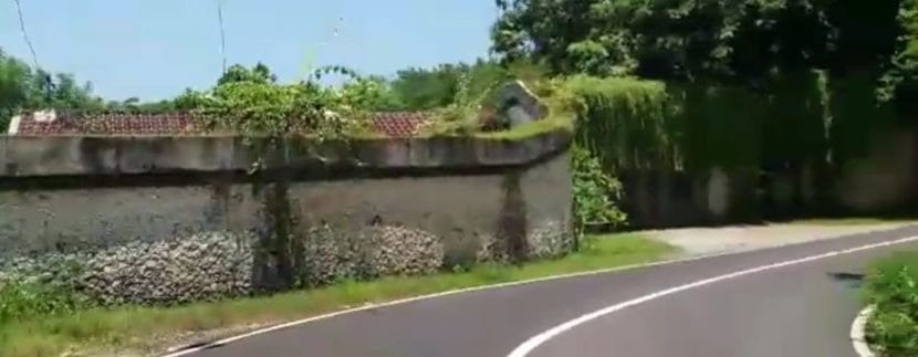 Akses Jalan tanah tepi Green Bowl