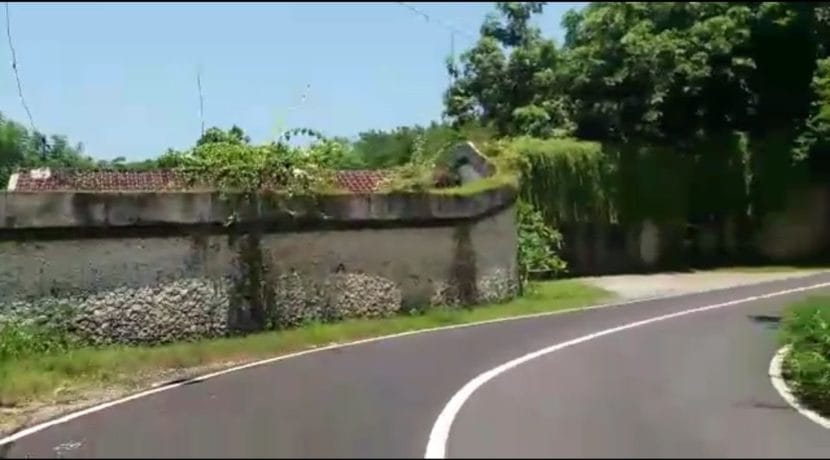 Akses Jalan tanah tepi Green Bowl