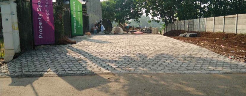 Jalan utama Kencana Hills Cilebut