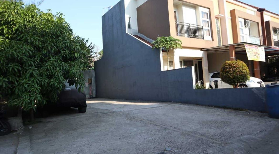 Parkir-Tamu-Family-Residence