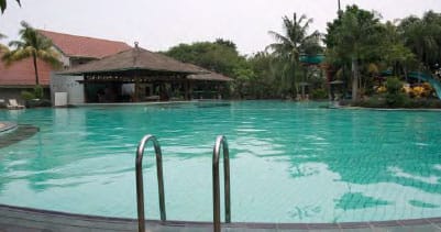 Kolam renang Virya Semanan